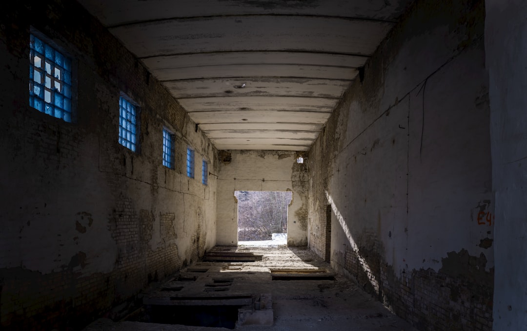 Photo Desolate building